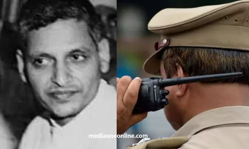 ഗോഡ്സെയുടെ പ്രസംഗം പ്രചരിപ്പിച്ച പൊലീസുകാരനെതിരെ നടപടി