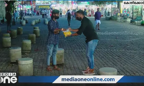 കെപി അനില്കുമാറിന്റെ രാജി; മധുരം നല്കി ആഹ്ലാദ പ്രകടനം നടത്തി കെ.എസ്.യു കെപി അനില്കുമാറിന്റെ രാജി; മധുരം നല്കി ആഹ്ലാദ പ്രകടനം നടത്തി കെ.എസ്.യു