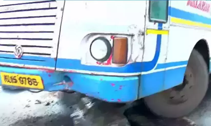 കോഴിക്കോട് കോവൂരിൽ കെ.എസ്.ആര്.ടി.സി ബസ് അപകടത്തിൽപ്പെട്ടു കോഴിക്കോട് കോവൂരിൽ കെ.എസ്.ആര്.ടി.സി ബസ് അപകടത്തിൽപ്പെട്ടു