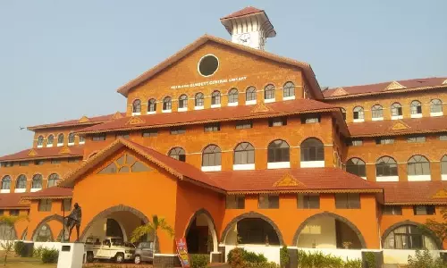 കണ്ണൂർ സർവകലാശാല സിലബസ് വിവാദം; രണ്ടംഗ വിദഗ്ധസമിതി റിപ്പോർട്ട് സമർപ്പിച്ചു