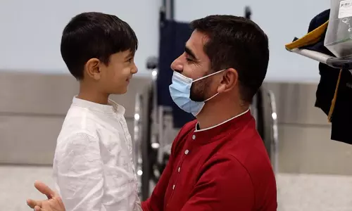 ഒടുക്കം അലി ഉപ്പയെ കണ്ടു, അഫ്ഗാന്‍ യുദ്ധം തീര്‍ത്ത മുറിവുകള്‍ക്കിടയില്‍ ഒരു ആശ്വാസക്കാഴ്ച്ച