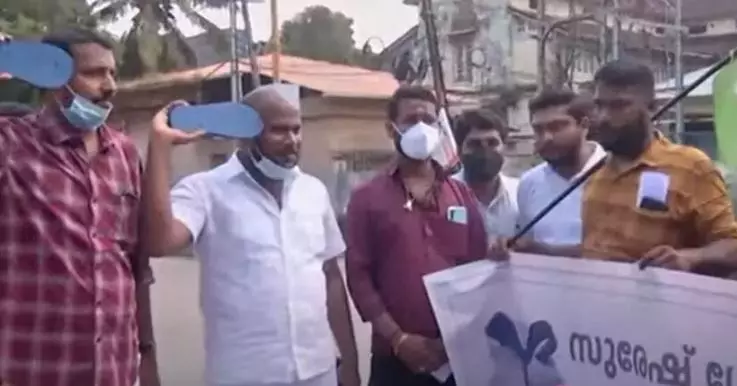 സുരേഷ് ഗോപിക്ക് ചെരുപ്പ് സല്യൂട്ടുമായി യൂത്ത് കോണ്‍ഗ്രസ്