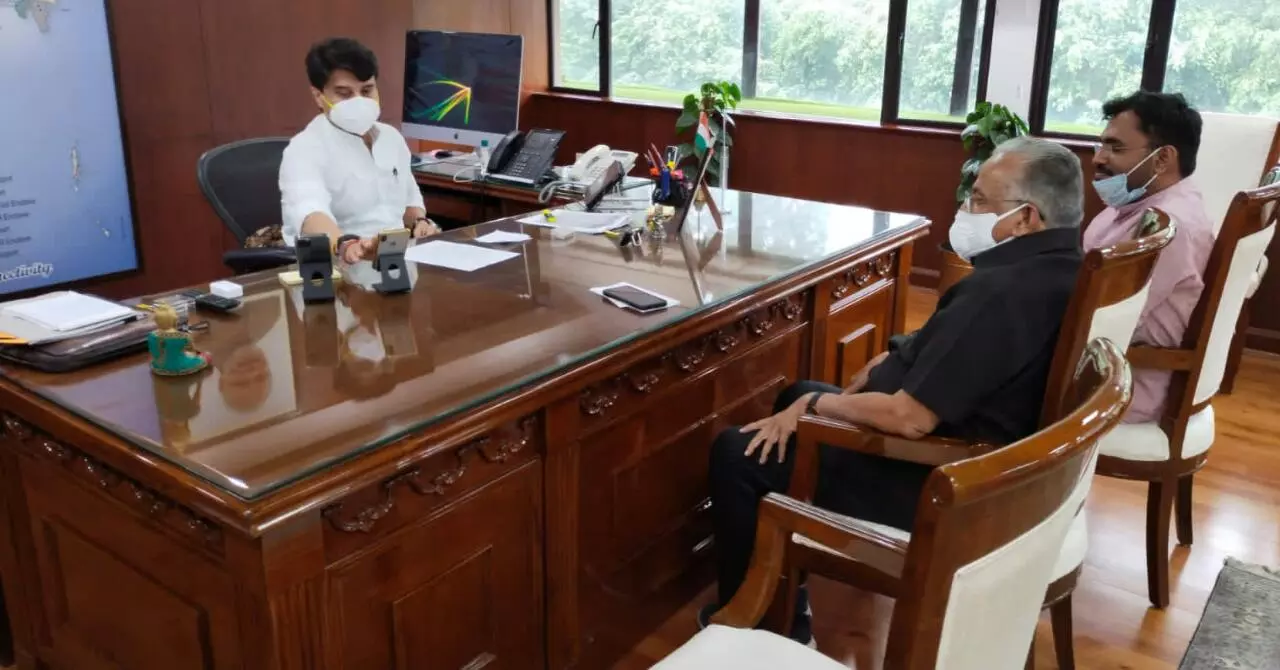 കരിപ്പൂരില് വലിയ വിമാനങ്ങളുടെ സർവീസ് ഉടൻ പുനരാരംഭിക്കണം: ഇ.ടി മുഹമ്മദ് ബഷീര് കരിപ്പൂരില് വലിയ വിമാനങ്ങളുടെ സർവീസ് ഉടൻ പുനരാരംഭിക്കണം: ഇ.ടി മുഹമ്മദ് ബഷീര്