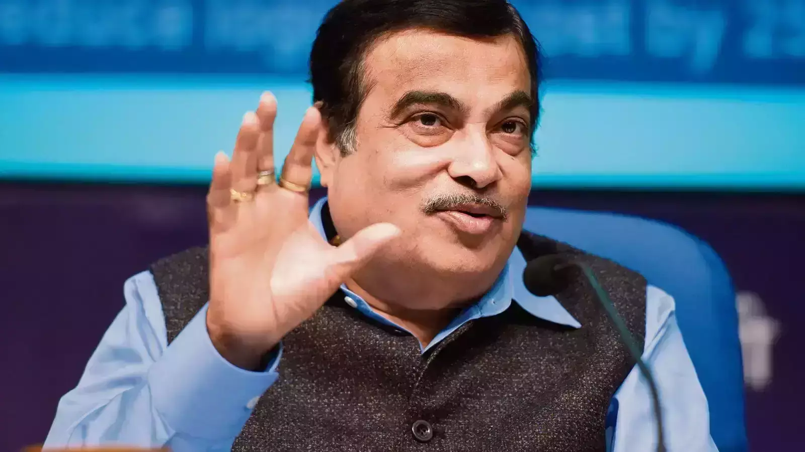 മികച്ച റോഡുകള് വേണോ, ആളുകള് പണം നല്കേണ്ടി വരും ഹൈവേ ടോള് പിരിവിനെക്കുറിച്ച് നിതിന് ഗഡ്കരി മികച്ച റോഡുകള് വേണോ, ആളുകള് പണം നല്കേണ്ടി വരും ഹൈവേ ടോള് പിരിവിനെക്കുറിച്ച് നിതിന് ഗഡ്കരി