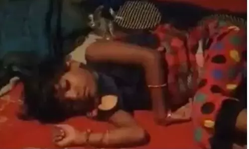 രണ്ട് മണിക്കൂര് നേരം ആറു വയസുകാരിയുടെ കഴുത്തില് ചുറ്റി മൂര്ഖന്; കടിയേറ്റിട്ടും ധൈര്യം കൈവിട്ടില്ല; അത്ഭുത രക്ഷപ്പെടല് രണ്ട് മണിക്കൂര് നേരം ആറു വയസുകാരിയുടെ കഴുത്തില് ചുറ്റി മൂര്ഖന്; കടിയേറ്റിട്ടും ധൈര്യം കൈവിട്ടില്ല; അത്ഭുത രക്ഷപ്പെടല്