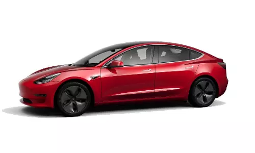 ടെസ്‌ല വൈകാതെ ഇന്ത്യയിലെത്തുമെന്ന് സൂചന ; മോഡൽ 3 യിൽ ടെസ്റ്റ് ഡ്രൈവ് നടത്തി കേന്ദ്ര ഗവ. ഉദ്യോഗസ്ഥൻ