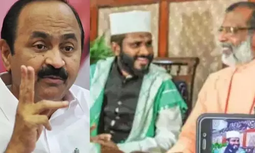 ഈ ഒത്തുചേരലിന്​ ആയിരം വാക്കുകളേക്കാള്‍ ശക്തി; താഴത്തങ്ങാടി ഇമാമിന്‍റെയും സി.എസ്.ഐ ബിഷപ്പിന്‍റെയും ചിത്രം പങ്കുവെച്ച് വി.ഡി സതീശന്‍