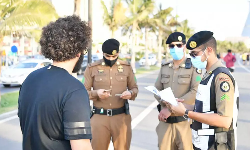 നുഴഞ്ഞു കയറ്റക്കാര്ക്ക് ജോലി നൽകുന്നത് രാജ്യദ്രോഹം നടപടി ശക്തമാക്കി സൗദി അറേബ്യ നുഴഞ്ഞു കയറ്റക്കാര്ക്ക് ജോലി നൽകുന്നത് രാജ്യദ്രോഹം നടപടി ശക്തമാക്കി സൗദി അറേബ്യ
