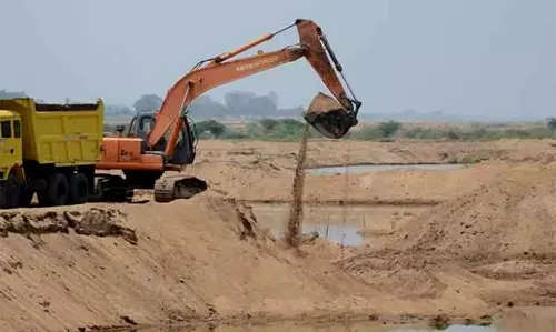 തോട്ടപ്പള്ളി കരിമണൽ ഖനനത്തിനെരെയുള്ള ഹരജി ഹൈക്കോടതി തള്ളി തോട്ടപ്പള്ളി കരിമണൽ ഖനനത്തിനെരെയുള്ള ഹരജി ഹൈക്കോടതി തള്ളി