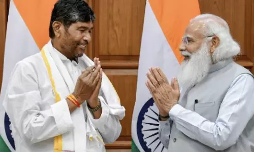 ദൈവം തന്നെയാകുന്നു മോദി: പ്രധാനമന്ത്രിയെ വാനോളം പുകഴ്ത്തി കേന്ദ്രമന്ത്രി