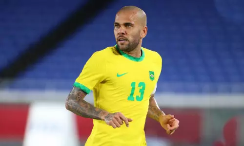 പ്രതിഫലം മുടങ്ങിയതോടെ ക്ലബ്ബ് വിട്ടു; ആൽവസിനു പിന്നാലെ പ്രമുഖ ക്ലബ്ബുകൾ