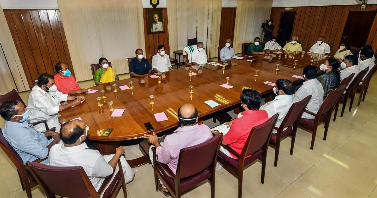 മന്ത്രിമാരെ പഠിപ്പിക്കാൻ ടൈംടേബിൾ റെഡി; അധ്യാപകരായെത്തുന്നത് മുൻ കാബിനറ്റ് സെക്രട്ടറി അടക്കം പ്രമുഖര് മന്ത്രിമാരെ പഠിപ്പിക്കാൻ ടൈംടേബിൾ റെഡി; അധ്യാപകരായെത്തുന്നത് മുൻ കാബിനറ്റ് സെക്രട്ടറി അടക്കം പ്രമുഖര്