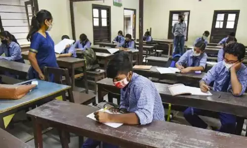 സംസ്ഥാനത്ത് പ്ലസ് വൺ പരീക്ഷ ഈ മാസം 24 ന് ആരംഭിക്കും സംസ്ഥാനത്ത് പ്ലസ് വൺ പരീക്ഷ ഈ മാസം 24 ന് ആരംഭിക്കും