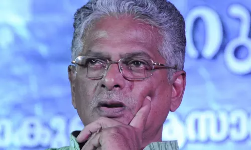 പത്താം ക്ലാസില് മലയാളത്തിന് തോറ്റതിന്റെ വാശി തീര്ക്കാന് മാധ്യമപ്രവര്ത്തകനായ കെ.എം റോയ് പത്താം ക്ലാസില് മലയാളത്തിന് തോറ്റതിന്റെ വാശി തീര്ക്കാന് മാധ്യമപ്രവര്ത്തകനായ കെ.എം റോയ്