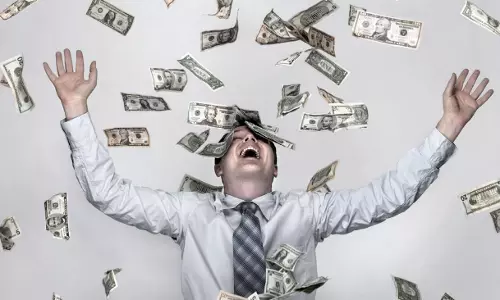 രാജ്യത്തെ പകുതി യുവാക്കളും പറയുന്നു പണം അതാണെല്ലാം