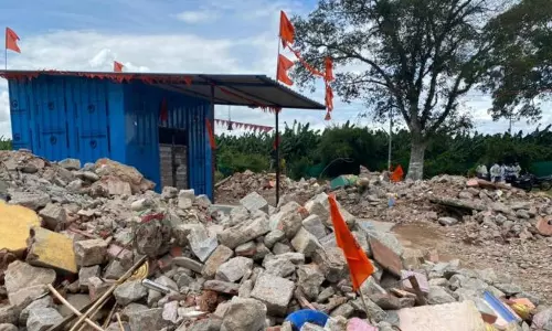 ബിജെപി ക്ഷേത്രം തകർക്കാൻ കൂട്ടുനിന്നു; ഹിന്ദുക്കളെ പിന്നിൽനിന്നു കുത്തി; രൂക്ഷവിമർശനവുമായി ഹിന്ദു മഹാസഭ ബിജെപി ക്ഷേത്രം തകർക്കാൻ കൂട്ടുനിന്നു; ഹിന്ദുക്കളെ പിന്നിൽനിന്നു കുത്തി; രൂക്ഷവിമർശനവുമായി ഹിന്ദു മഹാസഭ