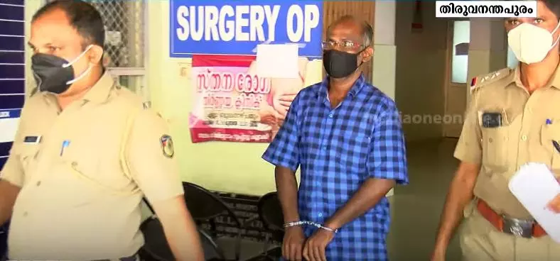 ജയില് ചാടിയത് ഭാര്യയെയും കുഞ്ഞിനെയും കാണാന്: കൊലക്കേസ് പ്രതി കീഴടങ്ങി ജയില് ചാടിയത് ഭാര്യയെയും കുഞ്ഞിനെയും കാണാന്: കൊലക്കേസ് പ്രതി കീഴടങ്ങി