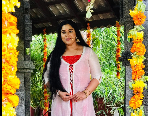 എന്‍റെ പഴയ പേര് ഞാന്‍ ഉപേക്ഷിച്ചിരിക്കുന്നു, നിങ്ങളുടെ കല്ലെറിയല്‍ കൊണ്ടാണ് തീരുമാനം; നടി ലക്ഷ്മിപ്രിയ