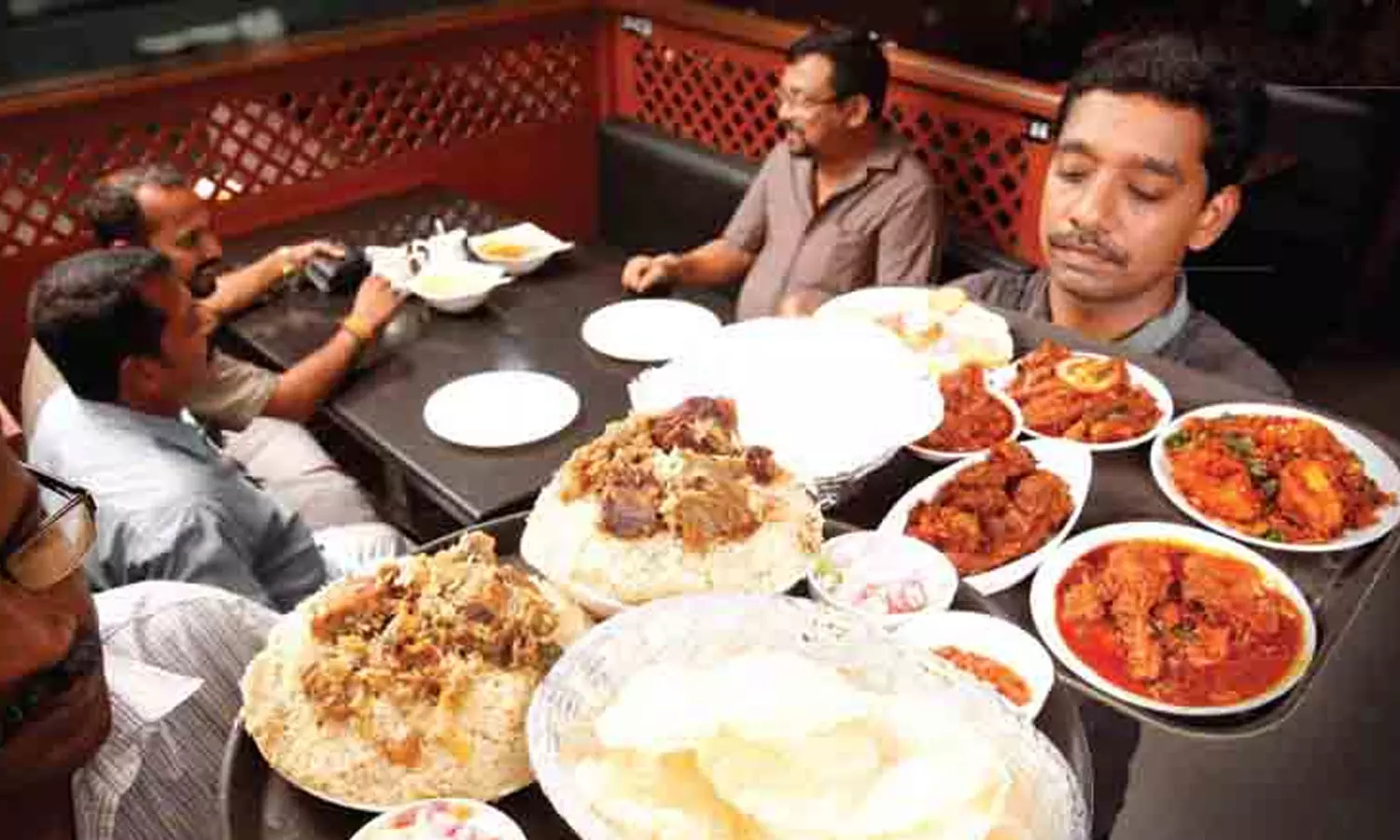 ഡൈനിങ് അനുവദിക്കാത്തതില് പ്രതിഷേധിച്ച് ഹോട്ടലുടമകള് പ്രക്ഷോഭത്തിന് ഡൈനിങ് അനുവദിക്കാത്തതില് പ്രതിഷേധിച്ച് ഹോട്ടലുടമകള് പ്രക്ഷോഭത്തിന്