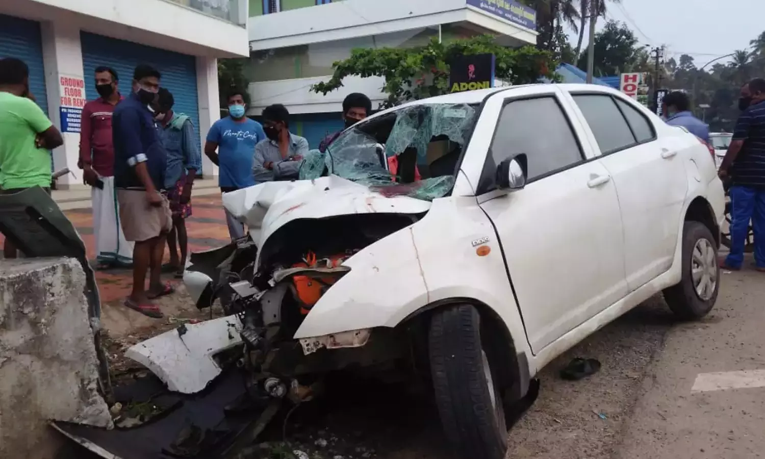 ഇന്ത്യയിൽ ഒരു മണിക്കൂറിൽ റോഡിൽ പൊലിയുന്നത് 14 ജീവനുകൾ; കഴിഞ്ഞ വര്ഷം മാത്രം 1.20 ലക്ഷം പേര് വാഹനാപകടങ്ങളില് കൊല്ലപ്പെട്ടു ഇന്ത്യയിൽ ഒരു മണിക്കൂറിൽ റോഡിൽ പൊലിയുന്നത് 14 ജീവനുകൾ; കഴിഞ്ഞ വര്ഷം മാത്രം 1.20 ലക്ഷം പേര് വാഹനാപകടങ്ങളില് കൊല്ലപ്പെട്ടു