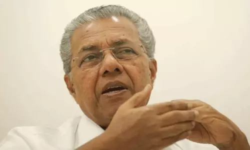 അധികാരത്തിലിരിക്കുമ്പോൾ ഒരു തരത്തിലുള്ള ചേരിതിരിവും പാടില്ലെന്ന് മുഖ്യമന്ത്രി അധികാരത്തിലിരിക്കുമ്പോൾ ഒരു തരത്തിലുള്ള ചേരിതിരിവും പാടില്ലെന്ന് മുഖ്യമന്ത്രി