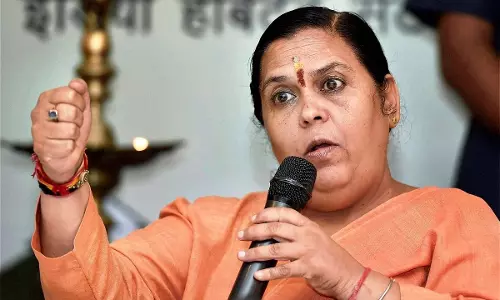 ഉദ്യോഗസ്ഥര്‍ രാഷ്ട്രീയക്കാരുടെ ചെരിപ്പ് ചുമക്കാനുള്ളവര്‍; വിവാദ പ്രസ്താവനയുമായി ഉമാഭാരതി