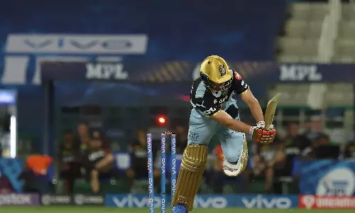 ആര്.സി.ബി സിക്സടിച്ചാല് 60,000 രൂപ കോവിഡ് പ്രതിരോധത്തിന് നല്കുമെന്ന് അറിയിച്ചു; ഒരു സിക്സും നേടാതെ ടീം ആര്.സി.ബി സിക്സടിച്ചാല് 60,000 രൂപ കോവിഡ് പ്രതിരോധത്തിന് നല്കുമെന്ന് അറിയിച്ചു; ഒരു സിക്സും നേടാതെ ടീം