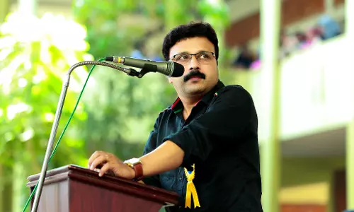 ആ പരാമർശം ട്രാന്സ്ജെന്ഡറുകളെ അവഹേളിക്കുന്നത്; 21 വർഷം മുൻപ് എഴുതിയ കവിത പിൻവലിച്ച് എംഎസ് ബനേഷ് ആ പരാമർശം ട്രാന്സ്ജെന്ഡറുകളെ അവഹേളിക്കുന്നത്; 21 വർഷം മുൻപ് എഴുതിയ കവിത പിൻവലിച്ച് എംഎസ് ബനേഷ്