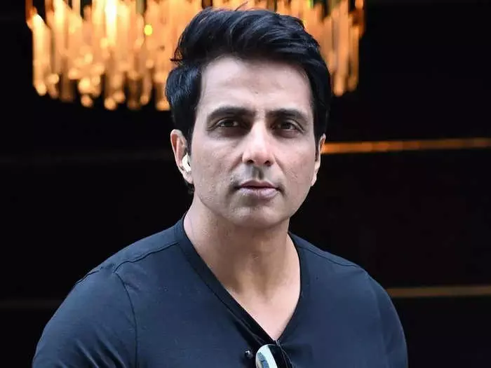 രണ്ടു തവണ രാജ്യസഭാ സീറ്റ് നിരസിച്ചിട്ടുണ്ട്; വെളിപ്പെടുത്തലുമായി സോനു സൂദ് രണ്ടു തവണ രാജ്യസഭാ സീറ്റ് നിരസിച്ചിട്ടുണ്ട്; വെളിപ്പെടുത്തലുമായി സോനു സൂദ്