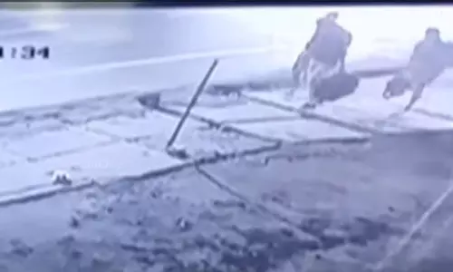 മഹിളാ മന്ദിരത്തില് നിന്നും കാണാതായ പെണ്കുട്ടികളില് രണ്ട് പേർ കോഴിക്കോട്ട് പിടിയിൽ മഹിളാ മന്ദിരത്തില് നിന്നും കാണാതായ പെണ്കുട്ടികളില് രണ്ട് പേർ കോഴിക്കോട്ട് പിടിയിൽ