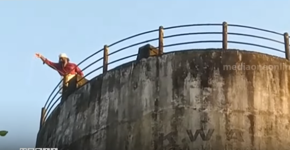 ഭാര്യ വീട്ടുകാര്‍ക്കെതിരെ കേസെടുക്കണം വാട്ടര്‍ ടാങ്കിന് മുകളില്‍ കയറി മധ്യവയസ്‌കന്‍റെ ആത്മഹത്യാ ഭീഷണി