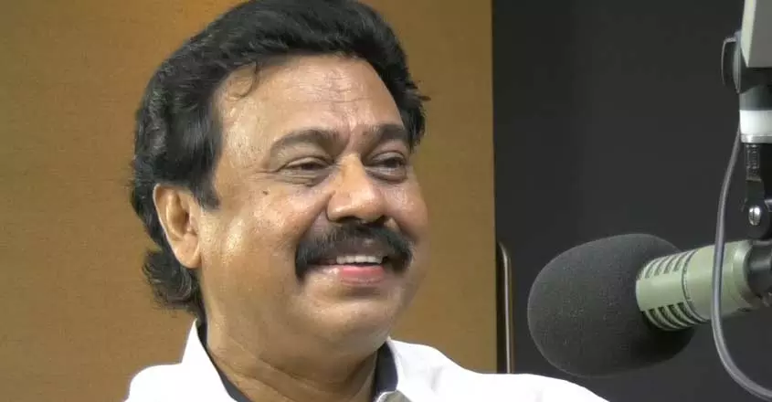 ഗോഷ്ടി കാണിച്ചു ജീവിക്കുന്നവരായി സിനിമാക്കാരെ ഇവിടെയും കണ്ടോ? തിയറ്റര് തുറക്കാന് വൈകുന്നതിനെ കുറിച്ച് സംവിധായകന് വിനയന് ഗോഷ്ടി കാണിച്ചു ജീവിക്കുന്നവരായി സിനിമാക്കാരെ ഇവിടെയും കണ്ടോ? തിയറ്റര് തുറക്കാന് വൈകുന്നതിനെ കുറിച്ച് സംവിധായകന് വിനയന്