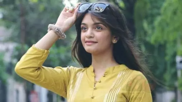 മറാത്തി നടി ഈശ്വരി ദേശ്പാണ്ഡെയും സുഹൃത്തും വാഹനാപകടത്തിൽ മരിച്ചു മറാത്തി നടി ഈശ്വരി ദേശ്പാണ്ഡെയും സുഹൃത്തും വാഹനാപകടത്തിൽ മരിച്ചു