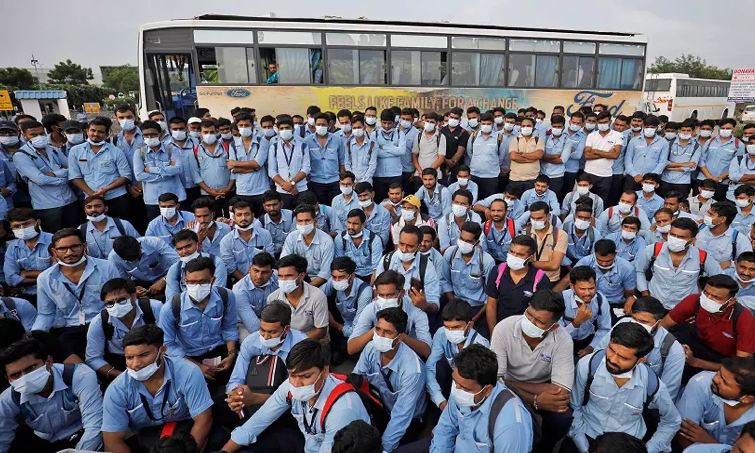 ഏഴ് വർഷമായി  ഇവിടെ പണിയെടുക്കുന്നു, പെട്ടെന്നൊരു ദിവസം പറയുന്നു ഇനി ജോലിയില്ലെന്ന്- ഫോര്‍ഡ് പ്ലാന്‍റിന് മുന്നില്‍ ജീവനക്കാരുടെ പ്രതിഷേധം