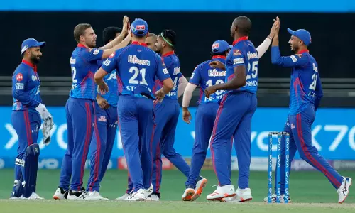 നാല് വിക്കറ്റുകള്‍ നഷ്ടമായി;ഡല്‍ഹിക്കെതിരെ ഹൈദരാബാദിന് മോശം തുടക്കം