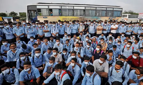 ഏഴ് വർഷമായി  ഇവിടെ പണിയെടുക്കുന്നു, പെട്ടെന്നൊരു ദിവസം പറയുന്നു ഇനി ജോലിയില്ലെന്ന്- ഫോര്‍ഡ് പ്ലാന്‍റിന് മുന്നില്‍ ജീവനക്കാരുടെ പ്രതിഷേധം