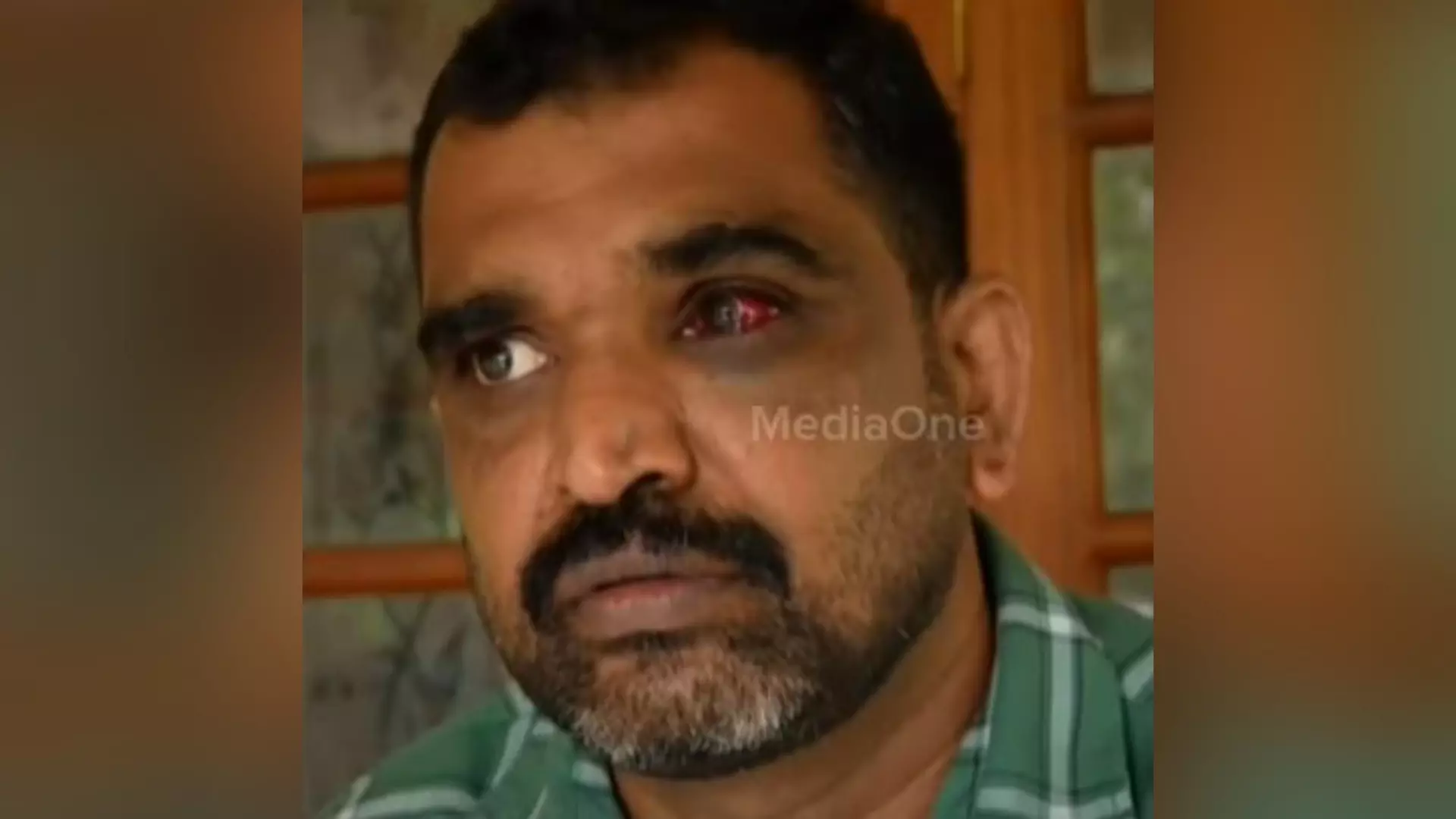 അതിഥി തൊഴിലാളിയെ കയ്യേറ്റം ചെയ്തത് ചോദ്യം ചെയ്തു; വിമുക്ത ഭടന് സംഘം ചേര്ന്ന് മര്ദനം അതിഥി തൊഴിലാളിയെ കയ്യേറ്റം ചെയ്തത് ചോദ്യം ചെയ്തു; വിമുക്ത ഭടന് സംഘം ചേര്ന്ന് മര്ദനം