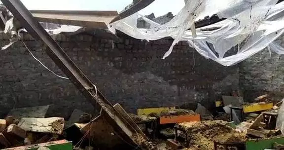 ഹരിയാനയില് സ്കൂളിന്റെ മേല്ക്കൂര തകര്ന്നുവീണു; 25 കുട്ടികള്ക്ക് പരിക്ക്, അഞ്ചുപേര് ഗുരുതരാവസ്ഥയില് ഹരിയാനയില് സ്കൂളിന്റെ മേല്ക്കൂര തകര്ന്നുവീണു; 25 കുട്ടികള്ക്ക് പരിക്ക്, അഞ്ചുപേര് ഗുരുതരാവസ്ഥയില്
