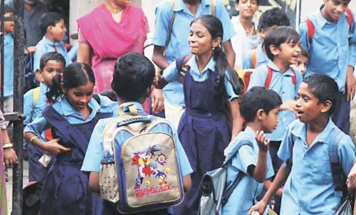 സ്കൂൾ തുറക്കാനുള്ള മാർരേഖ തയ്യാറാക്കാൻ ഇന്ന് ഉന്നതതലയോഗം