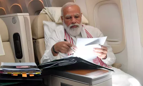 ഇതൊന്നും നിങ്ങളെക്കൊണ്ടാവില്ല; മോദിക്ക് മറുപടിയായി മന്‍മോഹന്‍ സിങ്ങിന്റെ ഫോട്ടോയുമായി കോണ്‍ഗ്രസ്