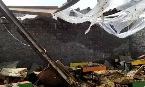ഹരിയാനയില് സ്കൂളിന്റെ മേല്ക്കൂര തകര്ന്നുവീണു; 25 കുട്ടികള്ക്ക് പരിക്ക്, അഞ്ചുപേര് ഗുരുതരാവസ്ഥയില് ഹരിയാനയില് സ്കൂളിന്റെ മേല്ക്കൂര തകര്ന്നുവീണു; 25 കുട്ടികള്ക്ക് പരിക്ക്, അഞ്ചുപേര് ഗുരുതരാവസ്ഥയില്