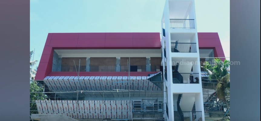 ചവറയിൽ രക്തസാക്ഷി സ്മാരകത്തിന് ഫണ്ട് നൽകാത്തതിന് സി.പി.എം ബ്രാഞ്ച് സെക്രട്ടറി ഭീഷണിപ്പെടുത്തിയെന്ന് പരാതി