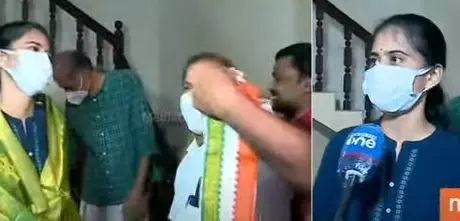 അടയിരുന്ന് പഠിച്ചില്ല, എന്നിട്ടും നാലാം ശ്രമത്തില് സ്വപ്നനേട്ടം; മലയാളത്തിന്റെ അഭിമാനമായി മീര അടയിരുന്ന് പഠിച്ചില്ല, എന്നിട്ടും നാലാം ശ്രമത്തില് സ്വപ്നനേട്ടം; മലയാളത്തിന്റെ അഭിമാനമായി മീര