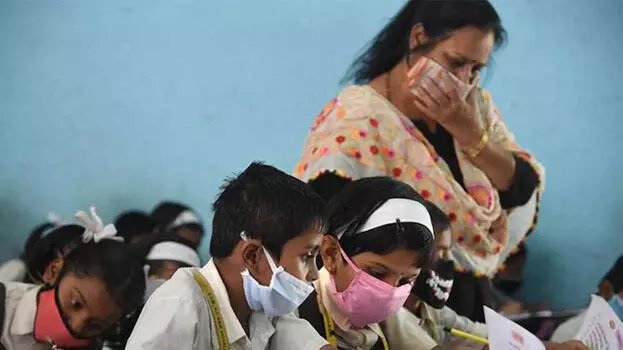 വിദ്യാലയങ്ങളില് സുരക്ഷാ ഓഫീസറായി ഒരു അധ്യാപകനെ നിയോഗിക്കണം; മാര്ഗനിര്ദേശങ്ങള് പുറത്തിറക്കി ഡിജിപി വിദ്യാലയങ്ങളില് സുരക്ഷാ ഓഫീസറായി ഒരു അധ്യാപകനെ നിയോഗിക്കണം; മാര്ഗനിര്ദേശങ്ങള് പുറത്തിറക്കി ഡിജിപി