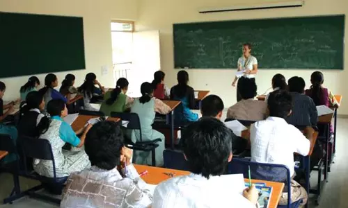 2019ലെ ശമ്പളം ഇനിയും ലഭിച്ചിട്ടില്ല; ജോലിയും വേതനവുമില്ലാതെ ഗസ്റ്റ്‌ അധ്യാപകർ ദുരിതത്തില്‍