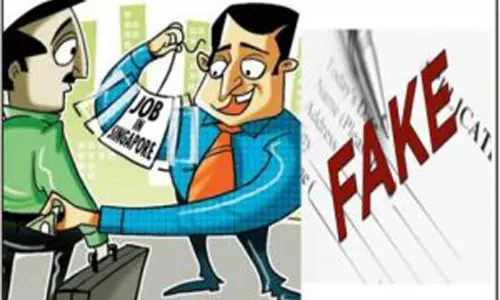 വിദേശത്ത് ജോലി വാഗ്ദാനം ചെയ്ത് ലക്ഷങ്ങള്‍ തട്ടിയെന്ന് പരാതി; കണ്ണടച്ച് പൊലീസ്