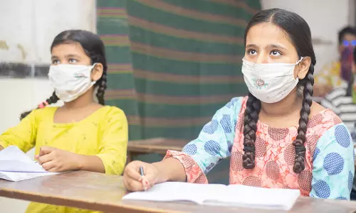 ഒരു ബെഞ്ചില്‍ രണ്ട് കുട്ടികള്‍, നേരിട്ടും ഓണ്‍ലൈനിലും ക്ലാസ്; നിര്‍ദേശങ്ങളുമായി ഐഎംഎ