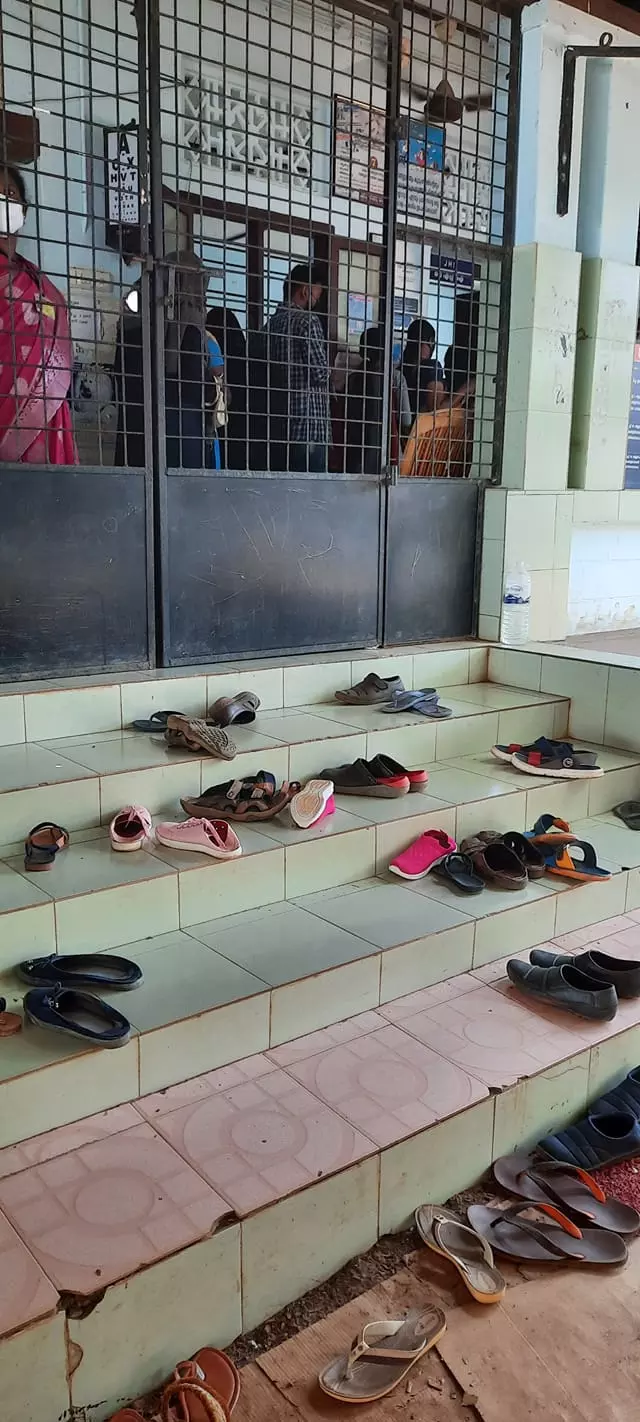 വാക്സിനെടുക്കാൻ ചെരുപ്പ് ഊരണോ...? ആരോഗ്യമന്ത്രിക്ക് തുറന്ന കത്തുമായി യുവാവ്