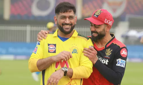 ധോണിയും കോഹ്ലിയും ഭായി ഭായി; ചിത്രങ്ങൾ ആഘോഷമാക്കി ആരാധകർ ധോണിയും കോഹ്ലിയും ഭായി ഭായി; ചിത്രങ്ങൾ ആഘോഷമാക്കി ആരാധകർ