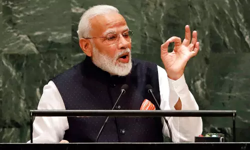 റെയില്വേസ്റ്റേഷനില് ചായവിറ്റ് നടന്ന ഒരു കൊച്ചു പയ്യനാണ് ഇന്ന് നിങ്ങള്ക്ക് മുന്നില് എണീറ്റ് നില്ക്കുന്നത് ; യു.എന്നില് പ്രധാനമന്ത്രി റെയില്വേസ്റ്റേഷനില് ചായവിറ്റ് നടന്ന ഒരു കൊച്ചു പയ്യനാണ് ഇന്ന് നിങ്ങള്ക്ക് മുന്നില് എണീറ്റ് നില്ക്കുന്നത് ; യു.എന്നില് പ്രധാനമന്ത്രി